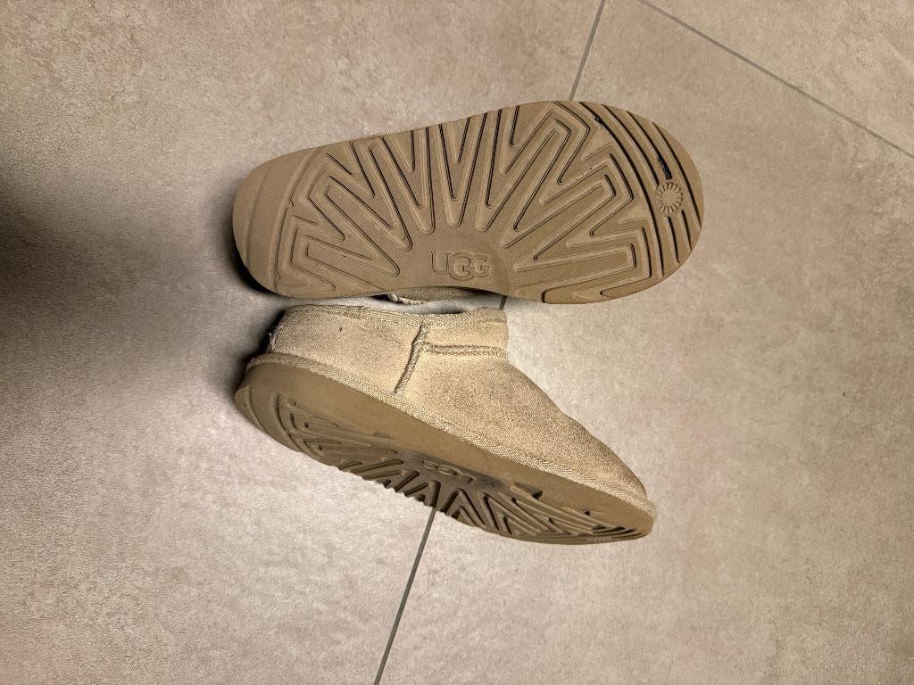 UGG schoenen / pantoffels, maat 33.5, Gebruikt, UGG, Meisje, Schoenen