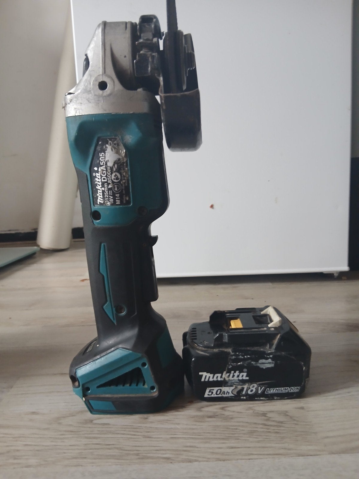 Makita DGA505 Accu Haakse Slijper 18V met 5.0Ah accu, Ophalen of Verzenden, Gebruikt, 1000 watt of meer, Haakse handslijpmachine
