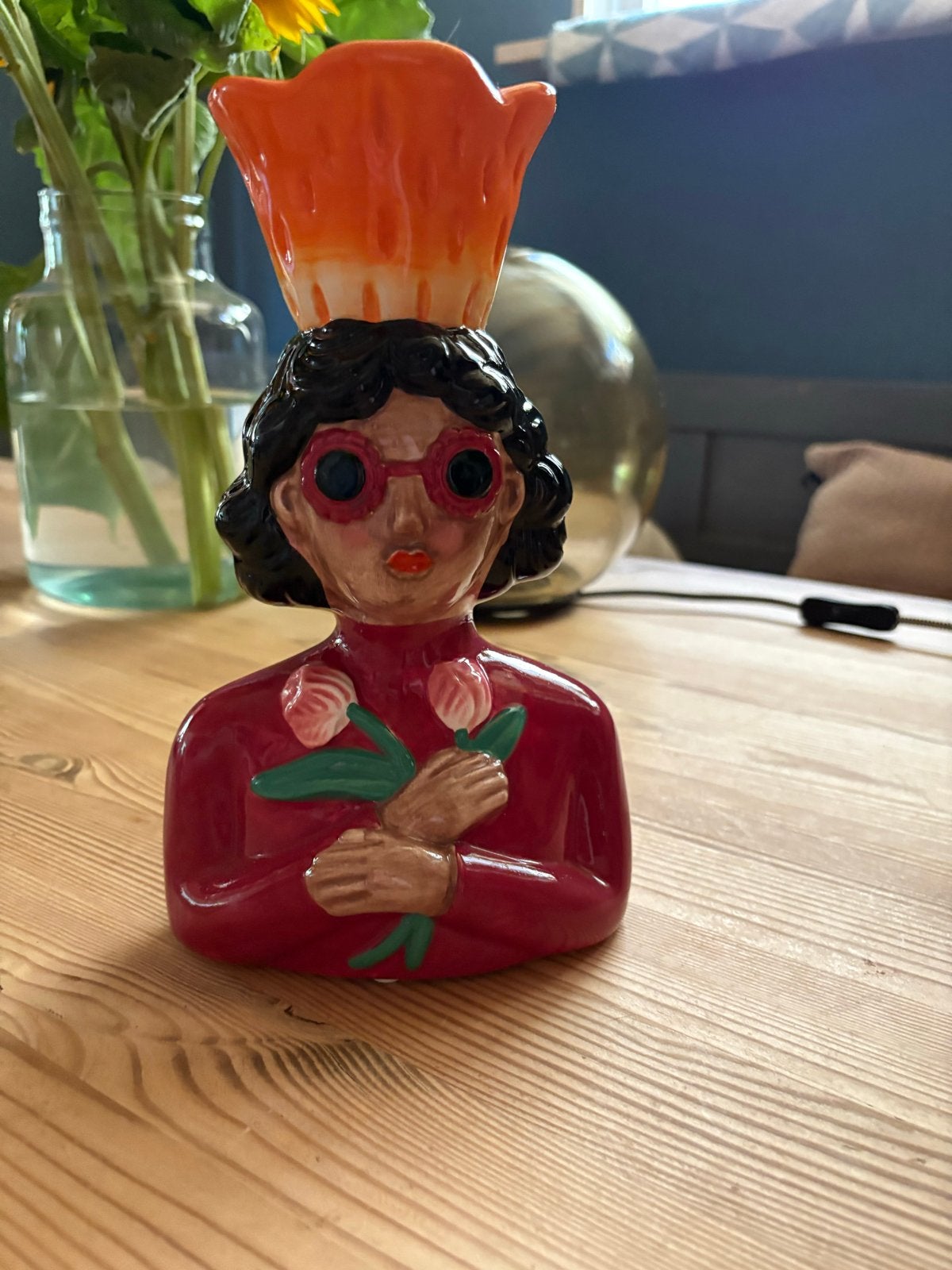 Unieke keramische vaas - Vrouw met tulpen, Antiek en Kunst, Antiek | Vazen, Ophalen