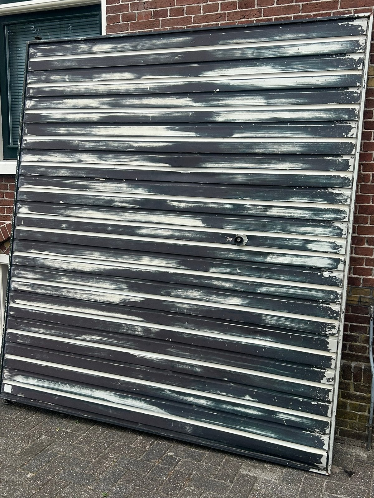 Oude garagedeur, Ophalen
