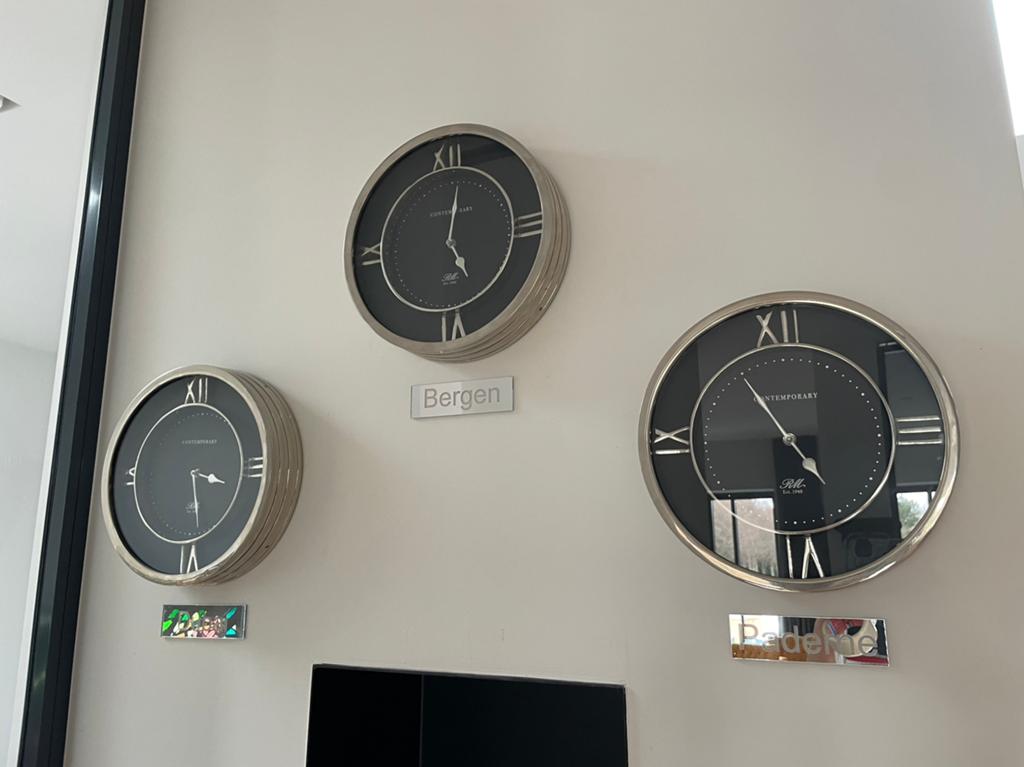 Wand klokken Riviera Maison contemporary, Huis en Inrichting, Woonaccessoires | Klokken, Ophalen of Verzenden, Zo goed als nieuw