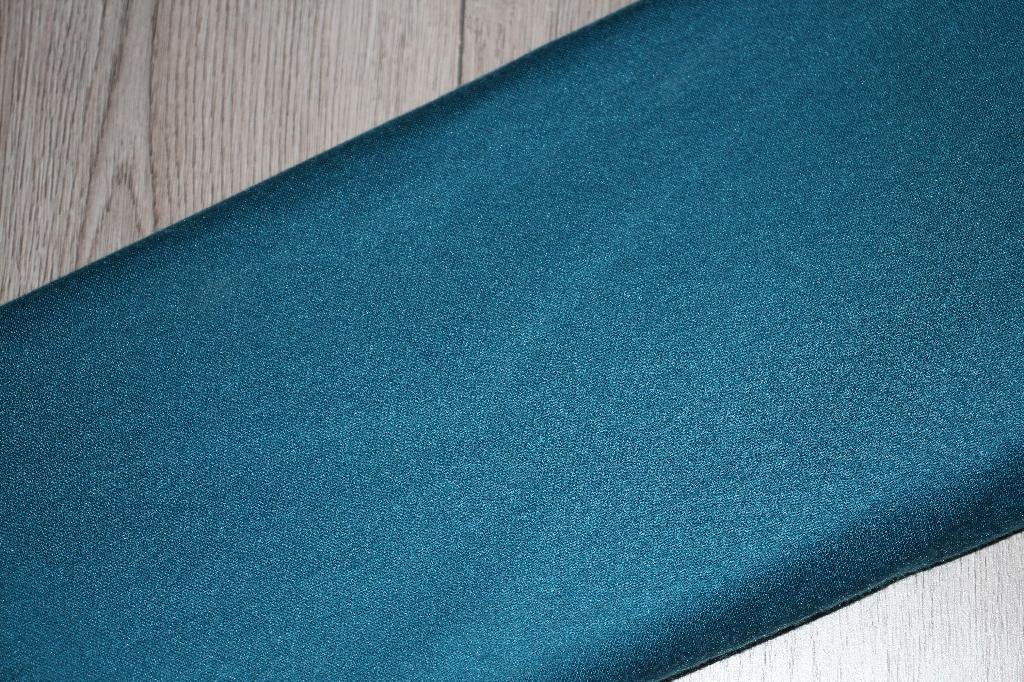 Geweven soepel dikke viscose stof - uni donker groen #2926, Hobby en Vrije tijd, Stoffen en Lappen, Overige materialen, 120 cm of meer