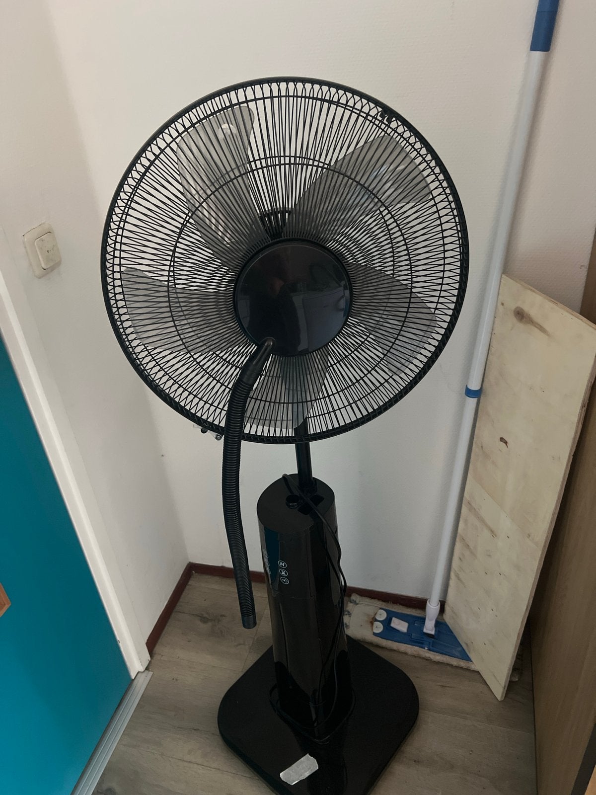 Zwarte Statiefventilator - Krachtige Koeling voor Thuis, Witgoed en Apparatuur, Ventilatoren, Ophalen of Verzenden, Gebruikt, Statiefventilator