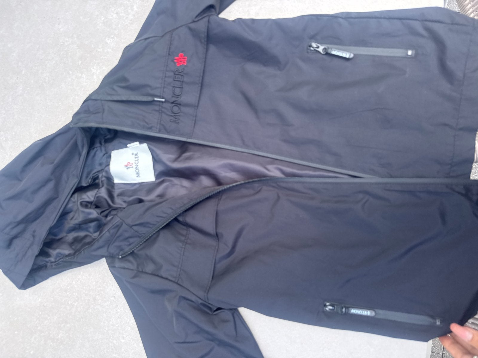 Moncler regen Zwarte Jas met Capuchon nieuw mt 146 152, Ophalen of Verzenden, Nieuw, Maat 34 (XS) of kleiner, Zwart