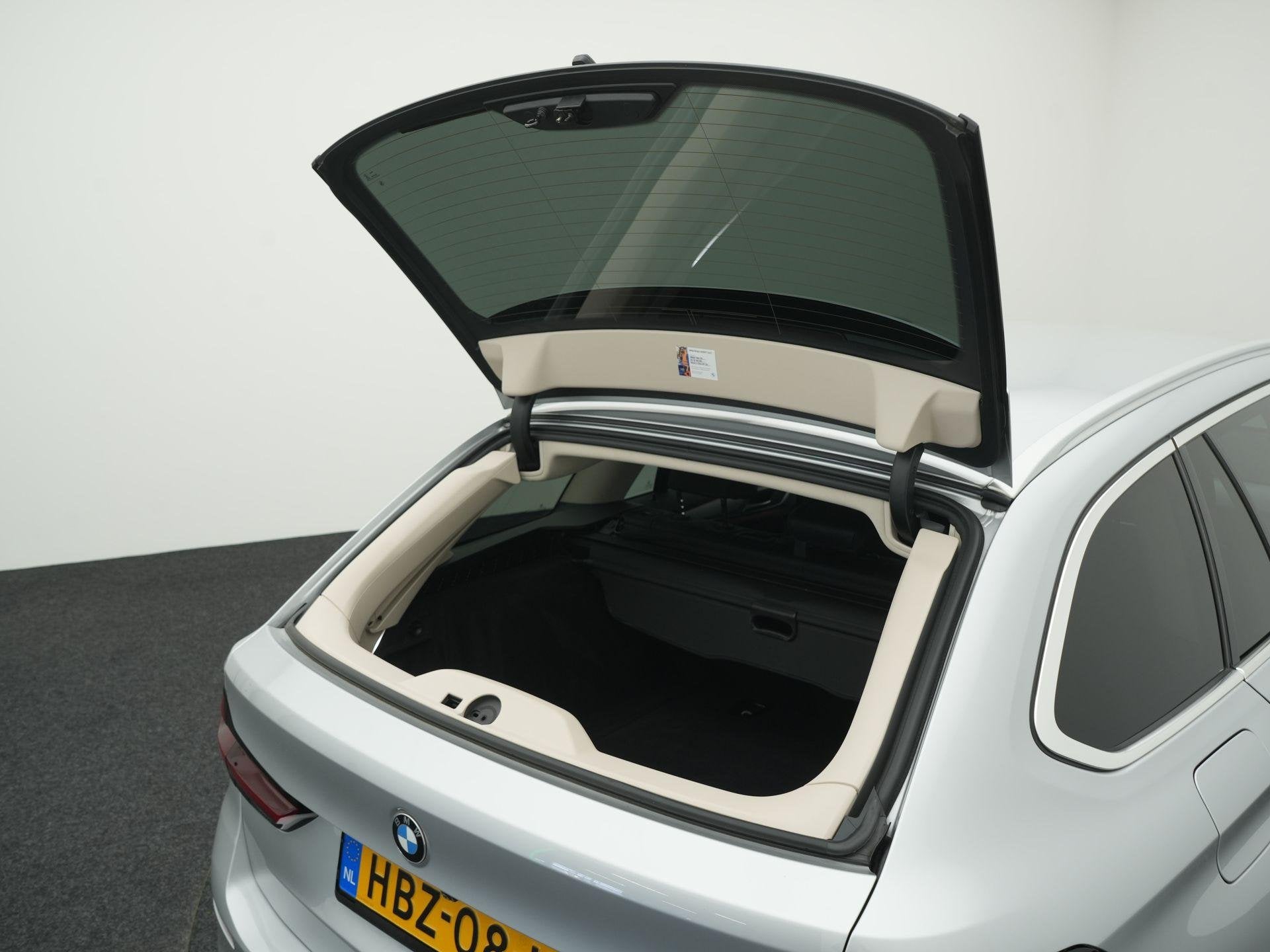 Foto 44 van BMW 5-serie Touring 520i High Executive