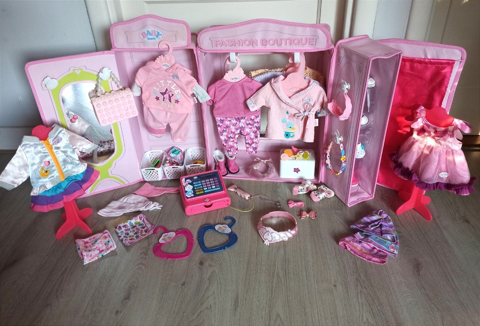 Baby Born Grote Zus met Fashion Boutique en accessoires, Ophalen of Verzenden