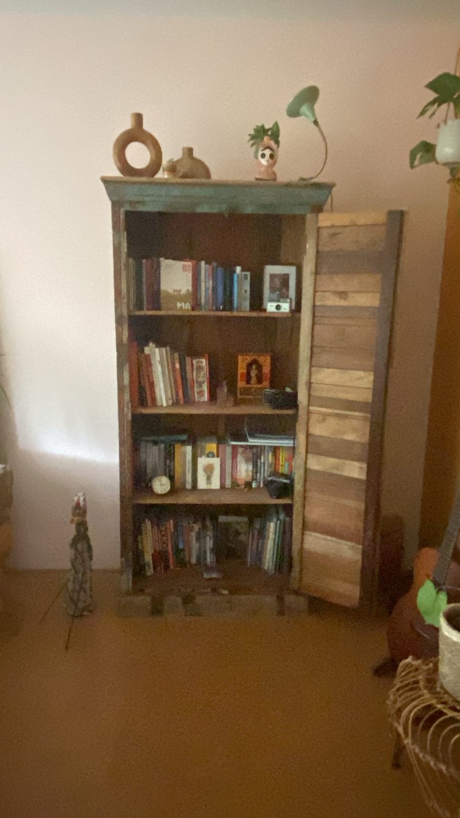 Unieke Boekenkast van Gerecycled Hout - Bohemian Stijl
