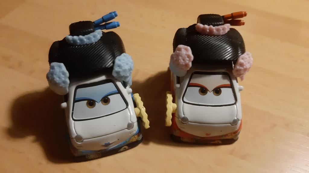 Disney cars 2, Okuni en Shigeko, Ophalen of Verzenden, Zo goed als nieuw