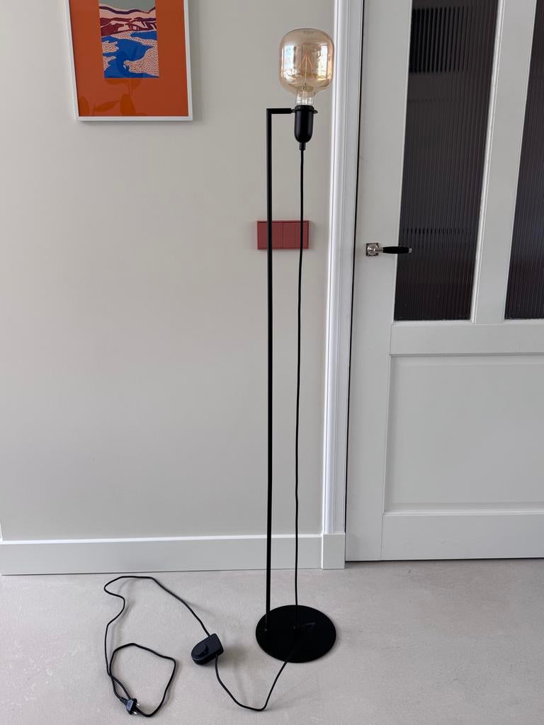 Zwarte metalen vloerlamp Karwei met IKEA LED-lamp, Ophalen, Gebruikt, Metaal, 100 tot 150 cm