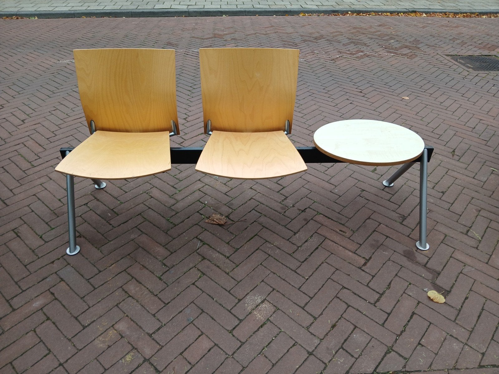 Wachtbank met 2 stoelen en tafel - Hout en Metaal, Ophalen, Gebruikt, Modern, functioneel, Minder dan 75 cm