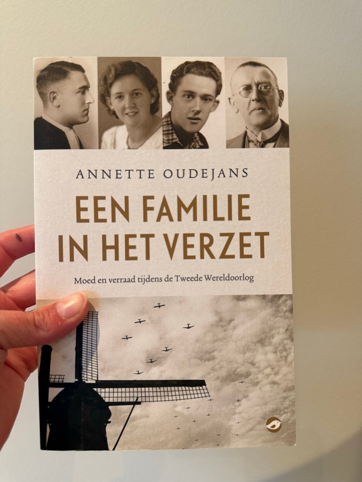 Een Familie in het Verzet - Annette Oudejans, Boeken, Ophalen of Verzenden, 20e eeuw of later, Zo goed als nieuw