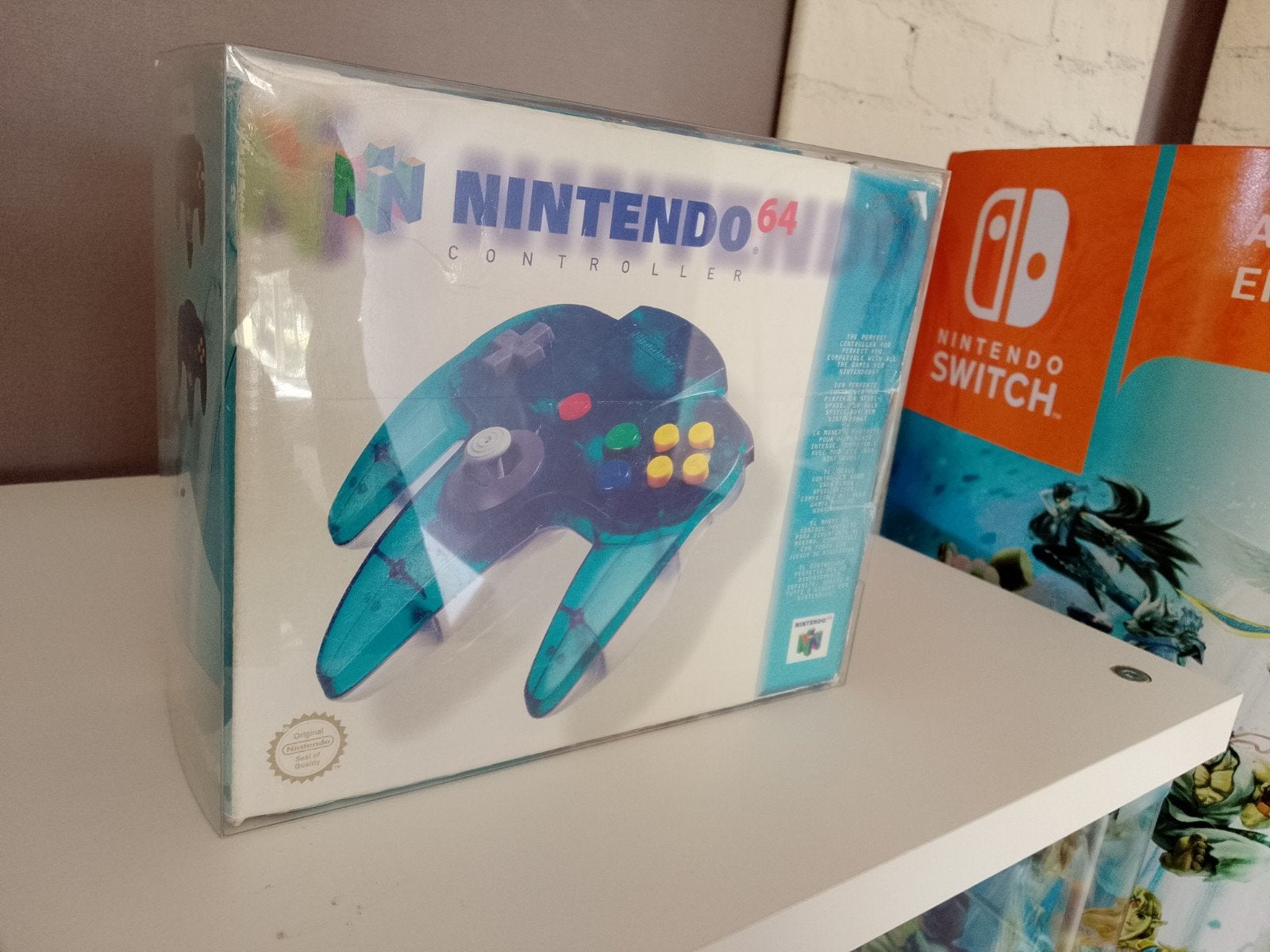 Nintendo 64 Clear Blue controller boxed, Spelcomputers en Games, Ophalen of Verzenden, Zo goed als nieuw, Met 1 controller