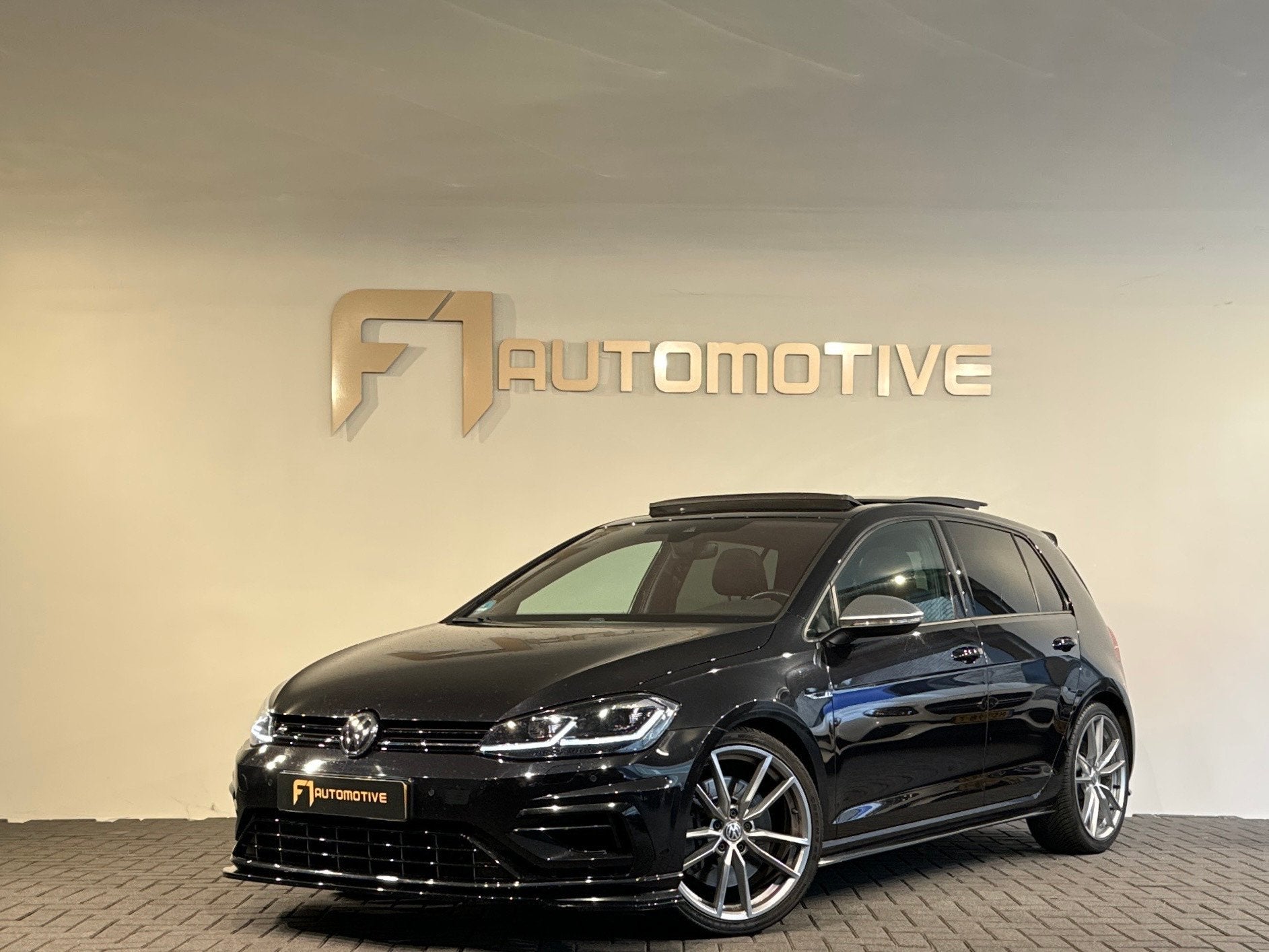 Volkswagen Golf 2.0 TSI 4Motion R Pano|Dynaudio|Keyless|ACC, Automaat, Dealer onderhouden, Stof, Gebruikt