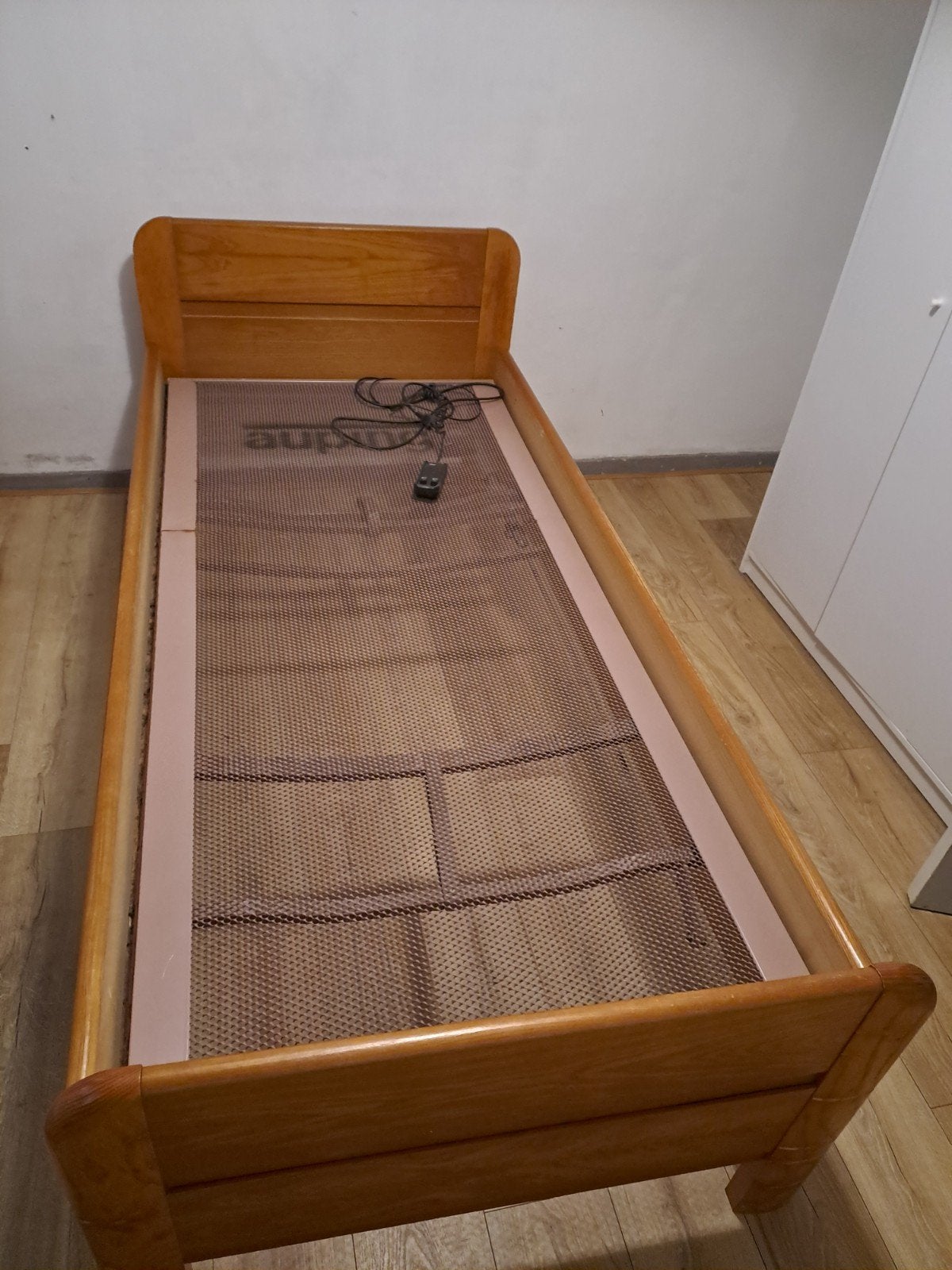 Eenpersoonsbed met verstelbare lattenbodem, Ophalen, 90 cm, Eenpersoons, Bruin