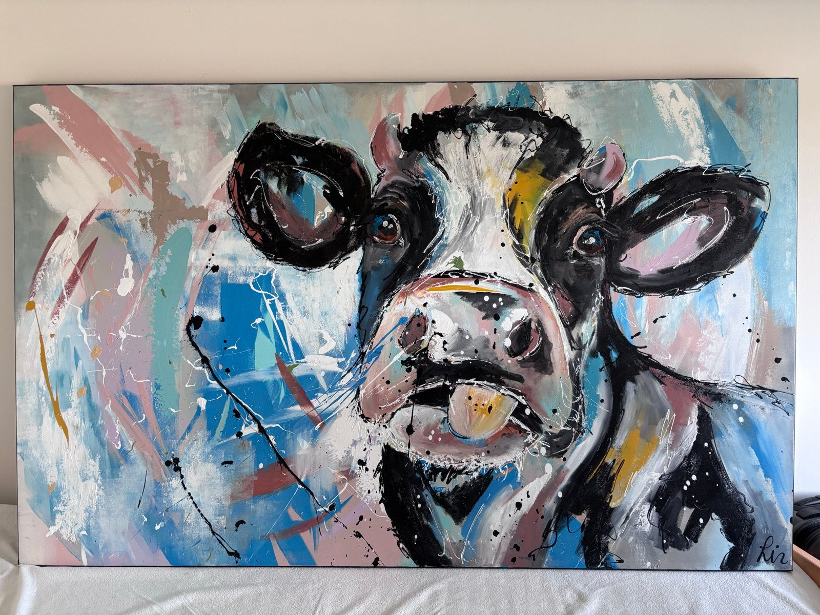 Modern schilderij: Vrolijke koe met abstracte achtergrond, Ophalen, Acrylverf, Dieren, Gesigneerd
