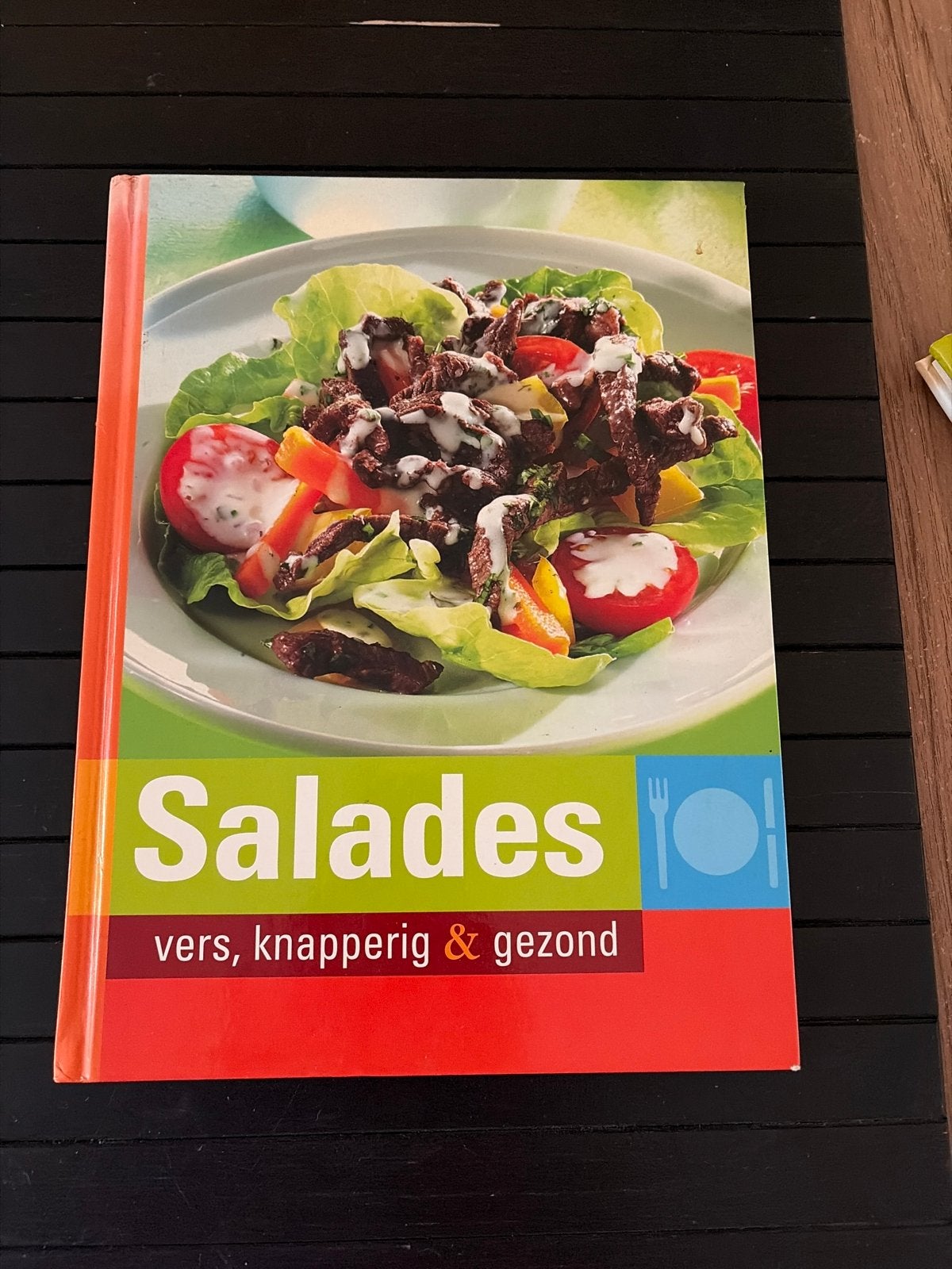 Salades: Vers, Knapperig & Gezond Kookboek, Ophalen of Verzenden, Zo goed als nieuw, Voorgerechten en Soepen, Gezond koken