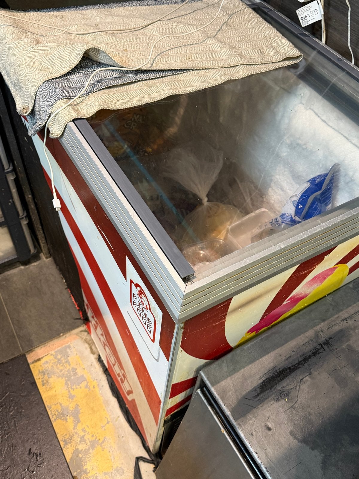 Vrieskist met glazen schuifdeksel - Ideaal voor horeca, Vrieskist, Gebruikt, Ophalen, 85 tot 120 cm