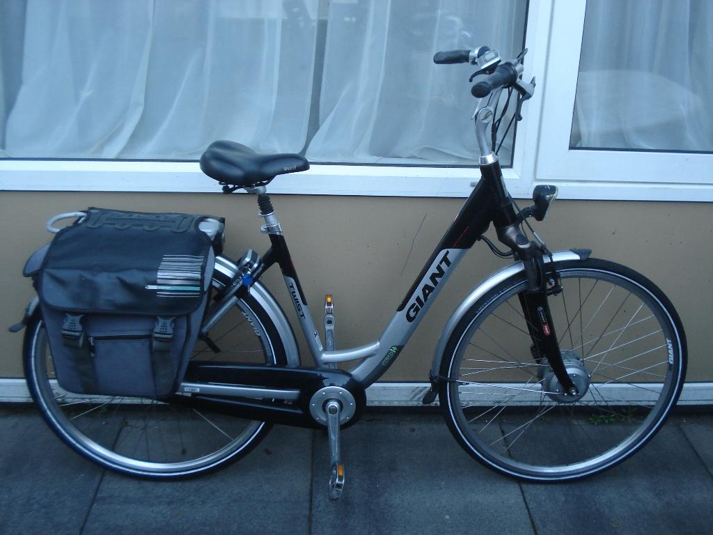 (ALS NIEUW) Zeer nette & stevige E-Bike GIANT 28 inch 7vers., Ophalen, Giant, Zo goed als nieuw, 50 km per accu of meer