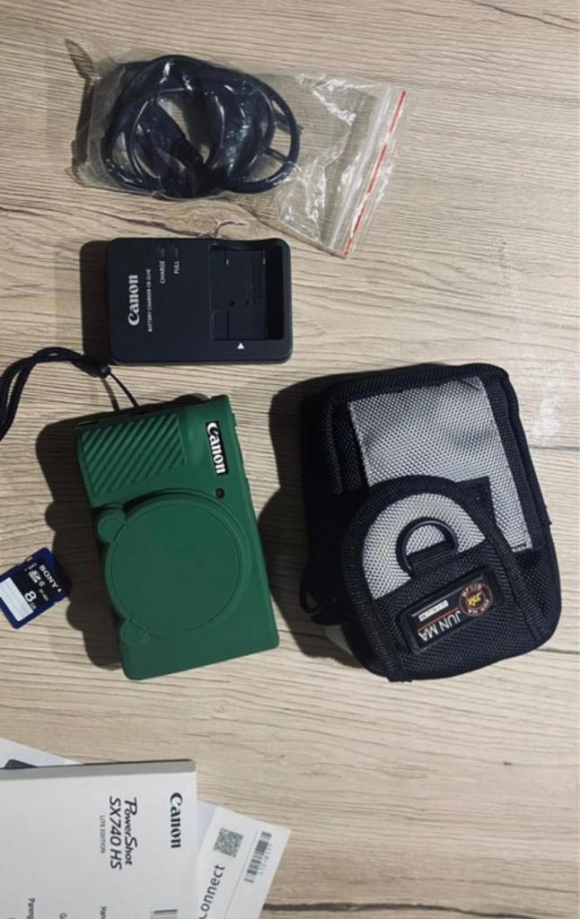 Canon sx740 hs Lite edition, Ophalen of Verzenden, Zo goed als nieuw