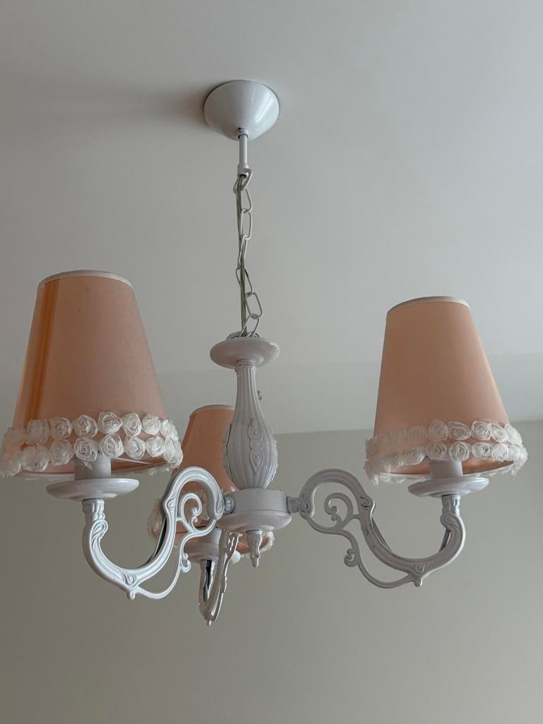 Elegante witte kroonluchter met 3 lampen en kappen, Ophalen, Gebruikt, Metaal
