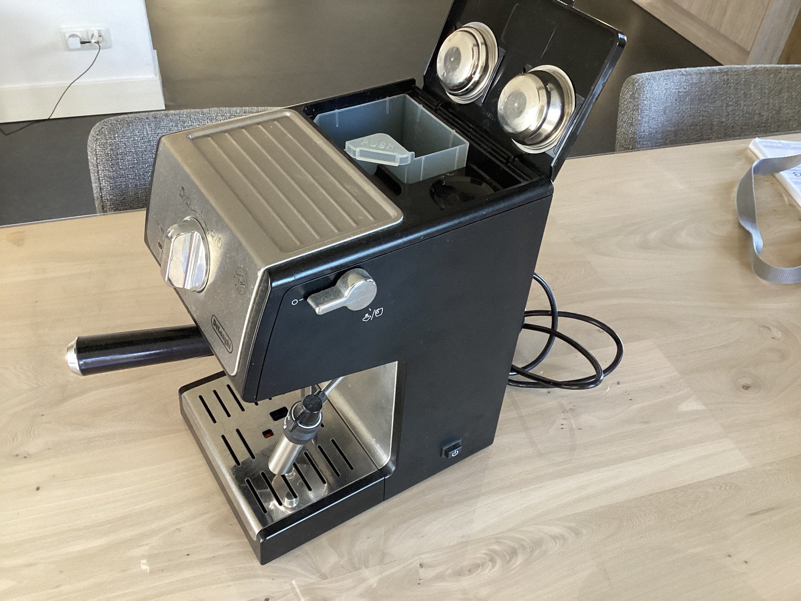 Delonghi koffiezetapparaat, Ophalen, Zo goed als nieuw, Koffiemachine, Gemalen koffie