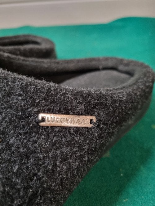 pantoffels zwart maat 40/41 luvovitaal, Ophalen of Verzenden, 'T Olde Gre-j, Info@toldegrej.nl, Endepoelstraat 20f Didam