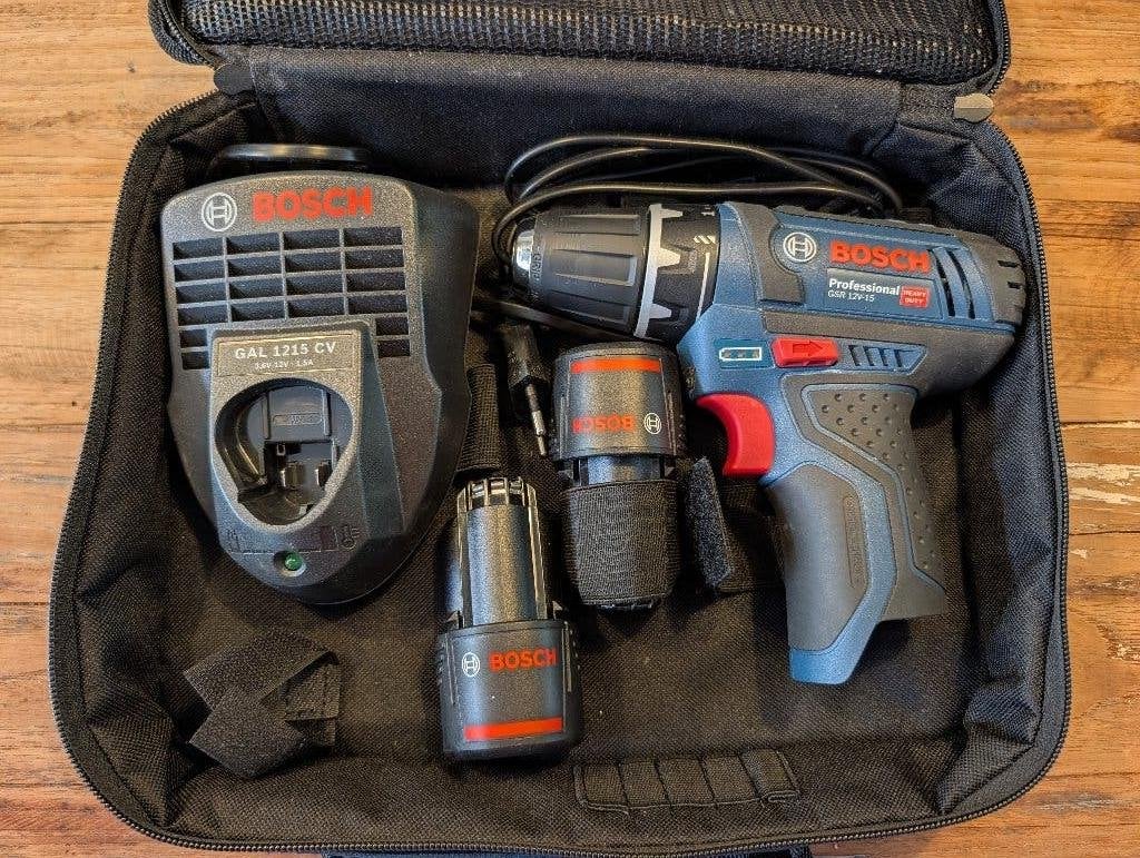 Bosch 2x 12V 2.0 Ah Li-ion accu's en oplader, Ophalen of Verzenden, Zo goed als nieuw, Minder dan 400 watt, Boor- en Schroefmachine