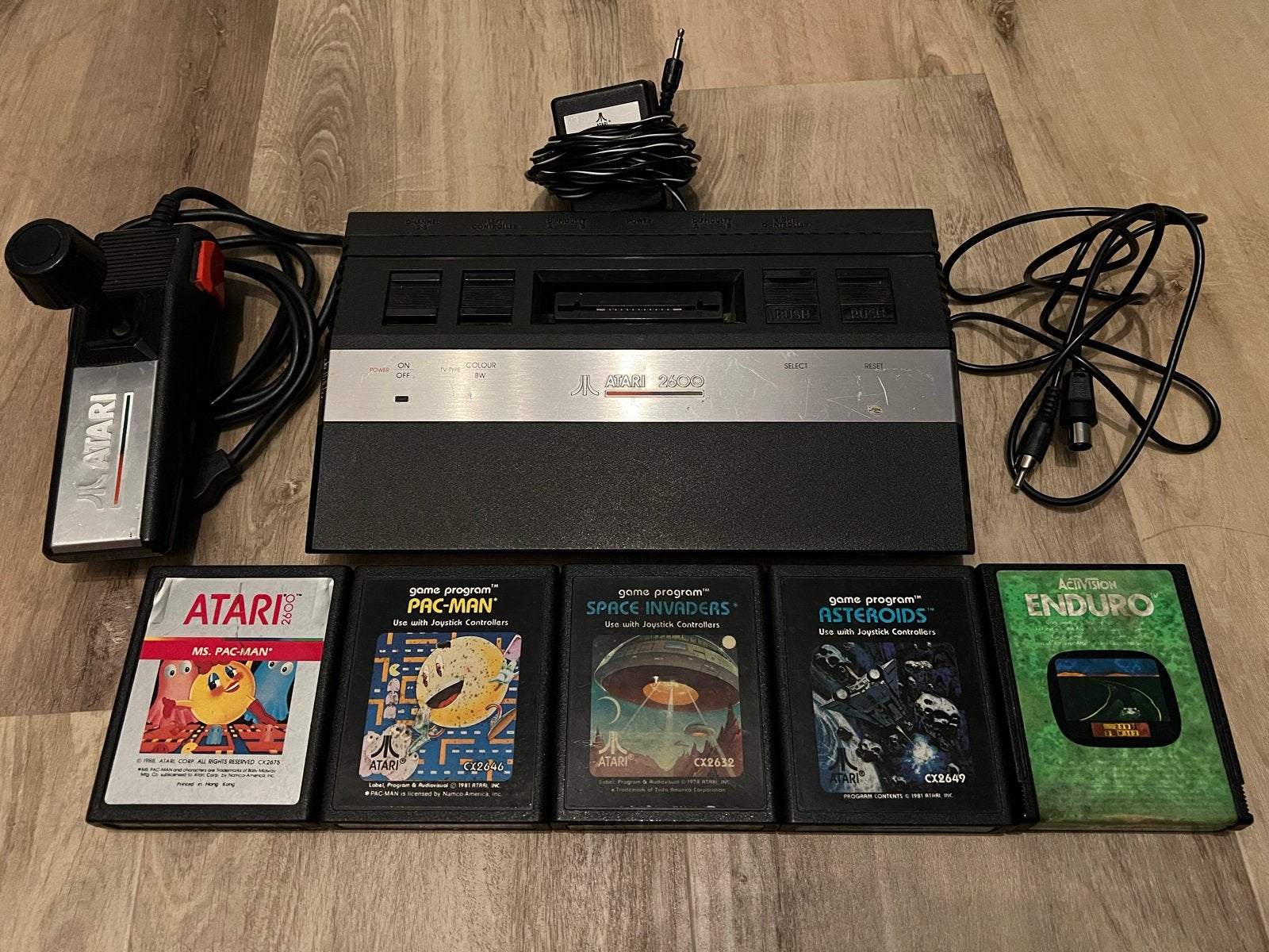 Atari 2600 met 1 controller en 5 games, Spelcomputers en Games, Ophalen of Verzenden, Met 1 controller, Atari 2600, Gebruikt