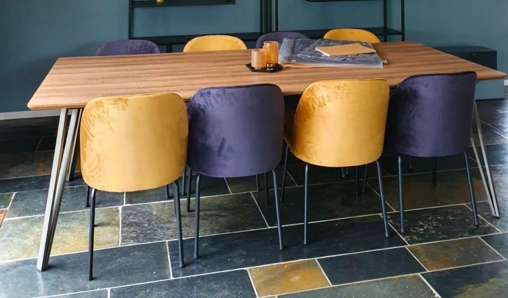 Houten eettafel met metalen poten, Huis en Inrichting, Tafels | Eettafels, Ophalen of Verzenden