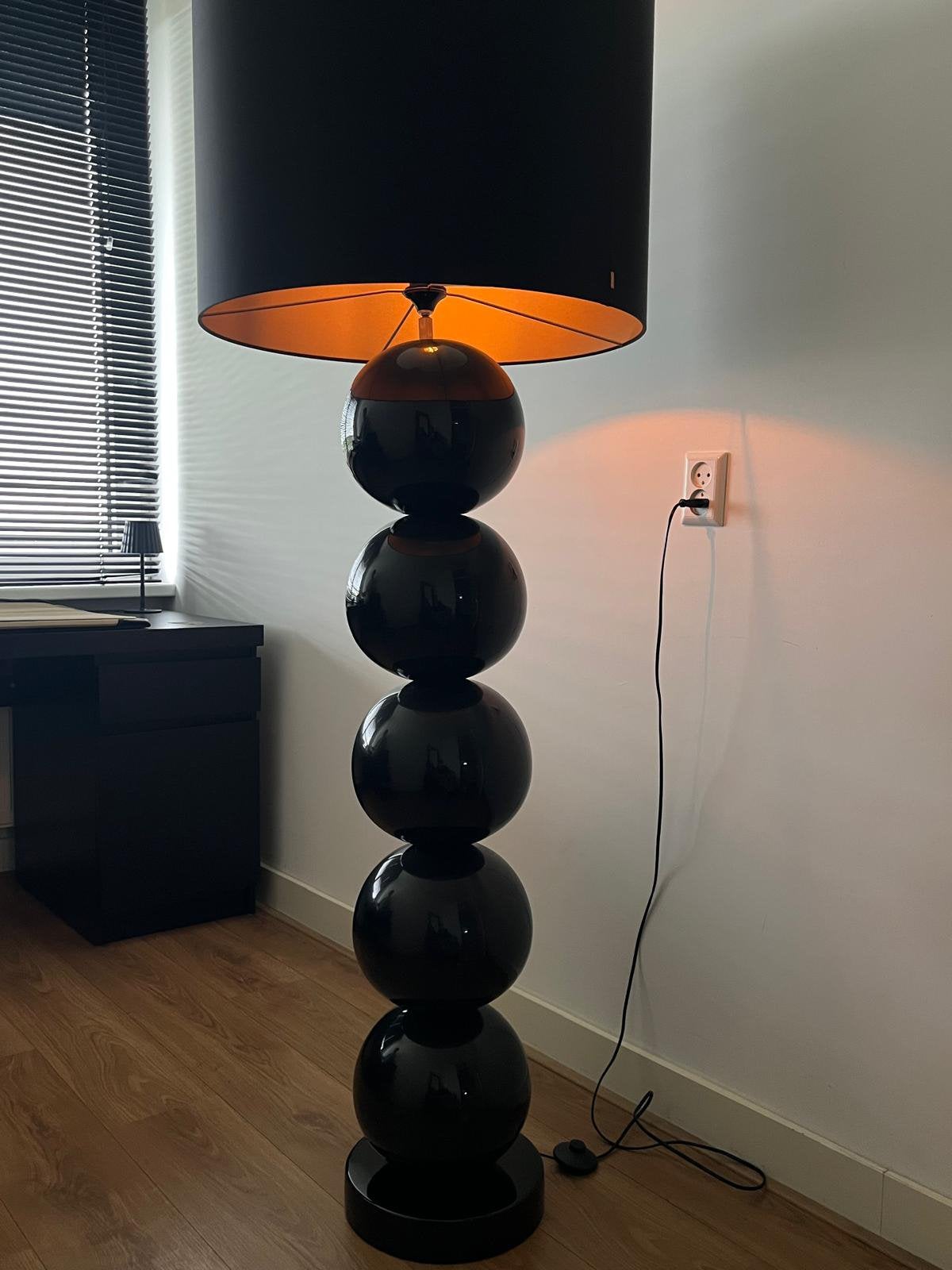 Stout Verlichting Milano Vloerlamp Hoogglans Zwart 170 CM, Ophalen, Textiel, E27 (groot), Zo goed als nieuw