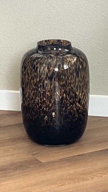 Prachtige grote glazen vaas in bruin zwarte tinten, Ophalen, Overige kleuren, Nieuw, Glas