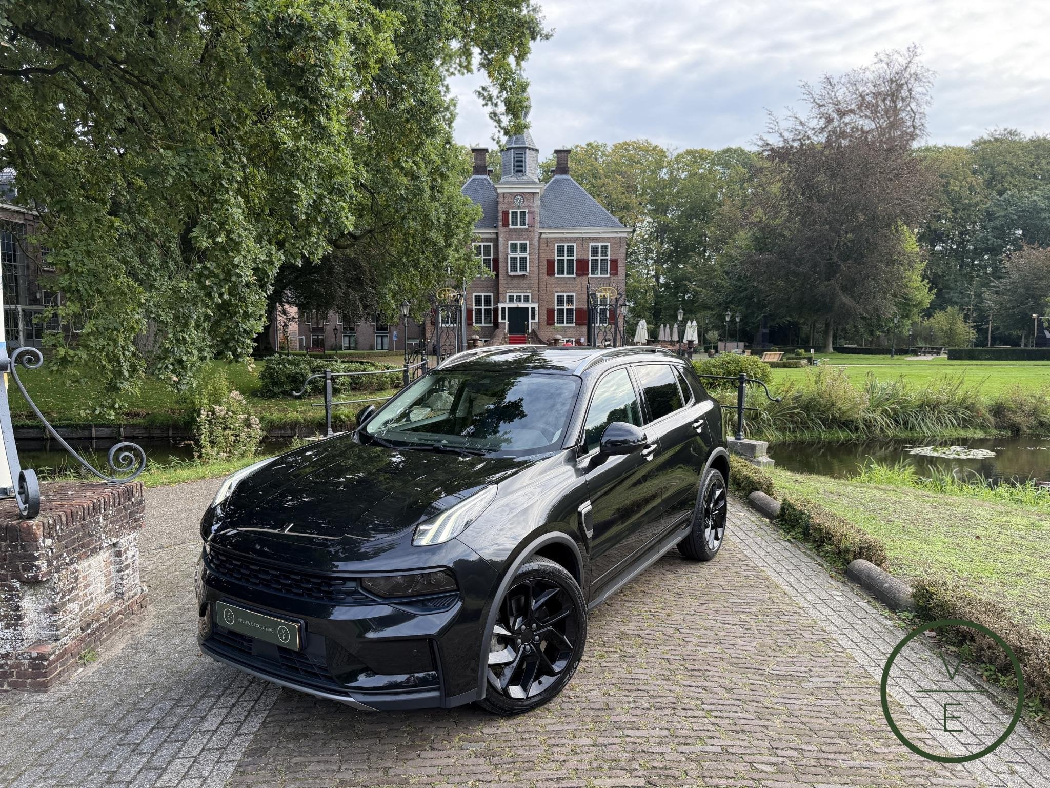 Lynk & Co 01 1.5 | Pano | Black Edition | Trekhaak | Camera, Stof, Bedrijf, 1854 kg, Hybride Elektrisch/Benzine