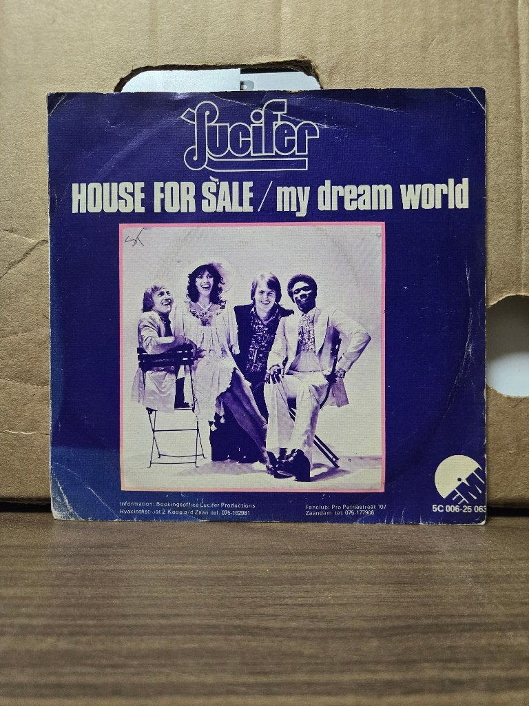 Lucifer - House for sale, Cd's en Dvd's, Vinyl Singles, Zo goed als nieuw, Pop, Beschermende buitenhoes, Fotohoes, 7 inch, Ophalen of Verzenden