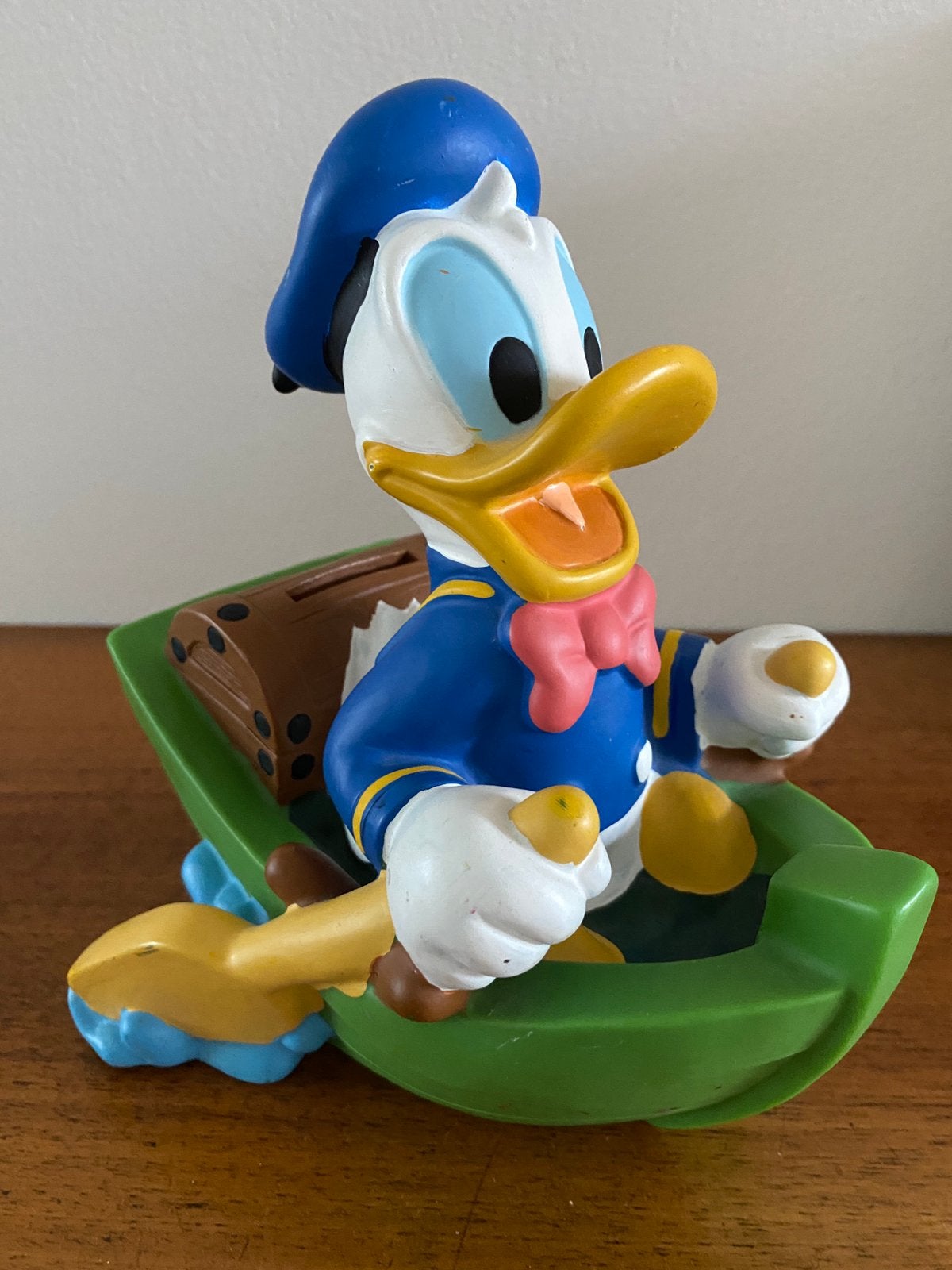 Vintage spaarpot Donald Duck roeiboot, Verzamelen, Disney, Ophalen of Verzenden, Donald Duck, Gebruikt, Beeldje of Figuurtje