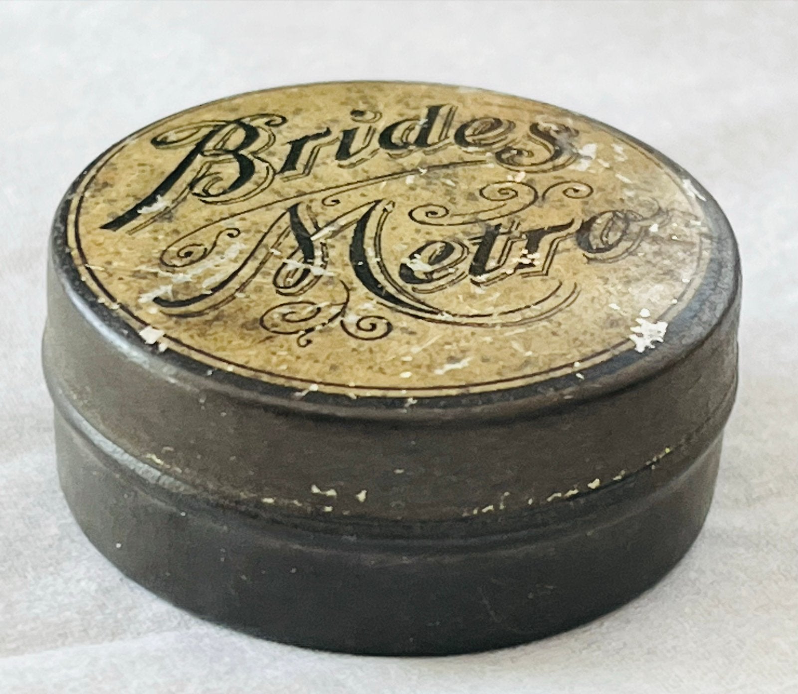 Antiek Frans blikje "Brides Métro" uit ca. 1900 piepklein, Verzamelen, Blikken, Verzenden, Gebruikt, Overige