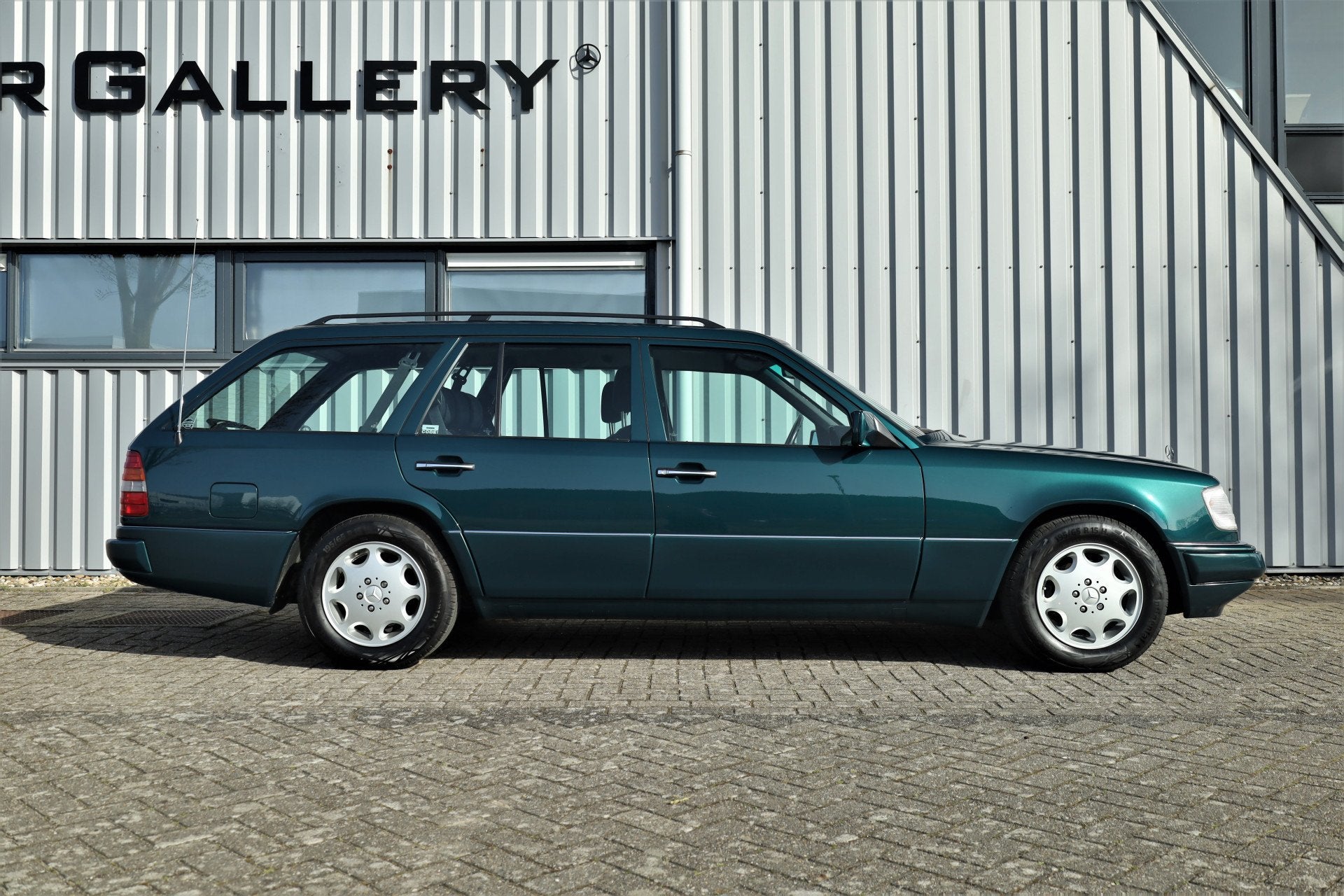 Mercedes-Benz E-Klasse Combi E 200 S124 Youngtimer 141462km, 1998 cc, Handgeschakeld, Geïmporteerd, Groen