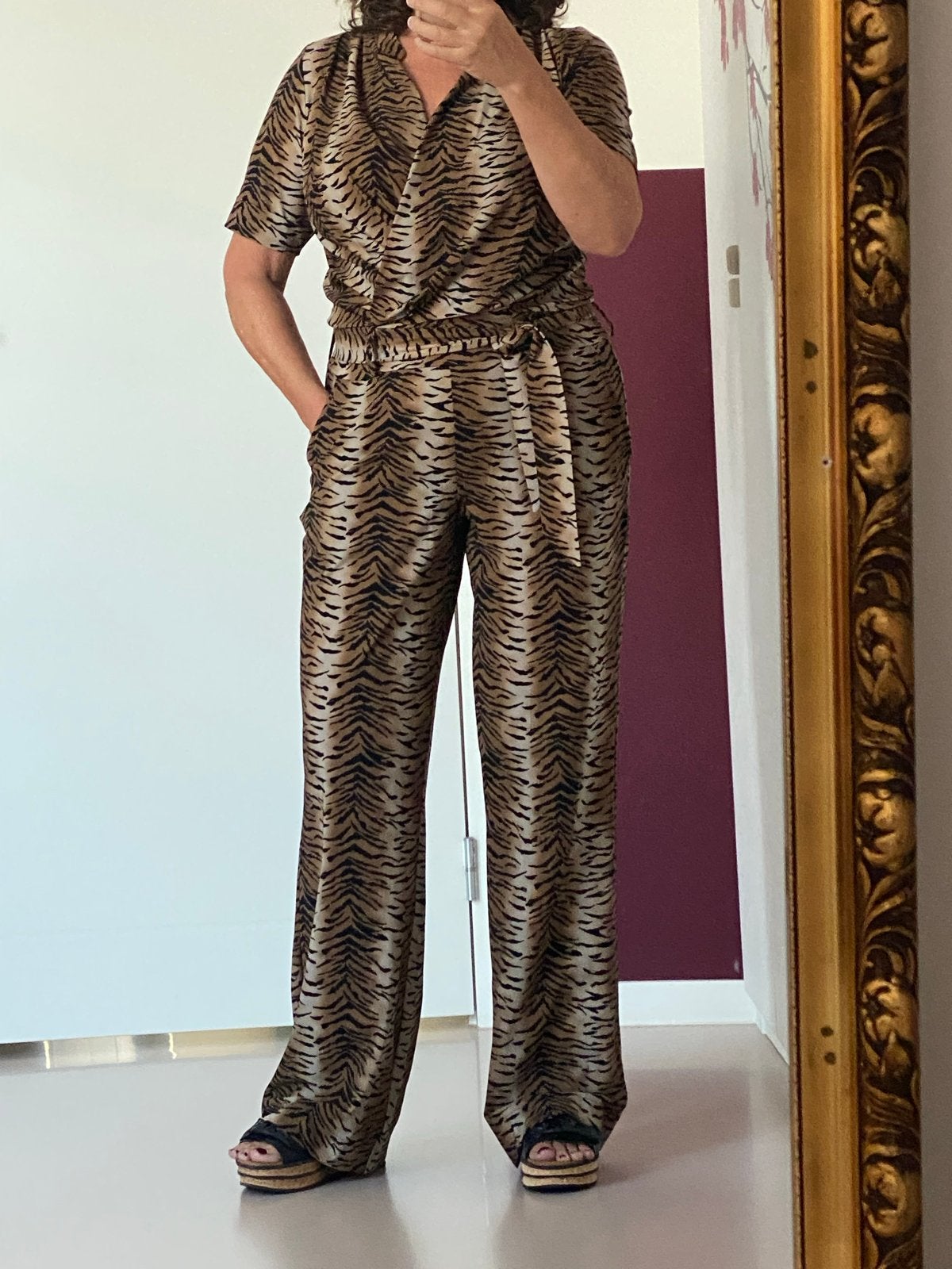 Studio Anneloes travelstof jumpsuit met tijgerprint, Ophalen of Verzenden, Zo goed als nieuw, Maat 38/40 (M), Bruin