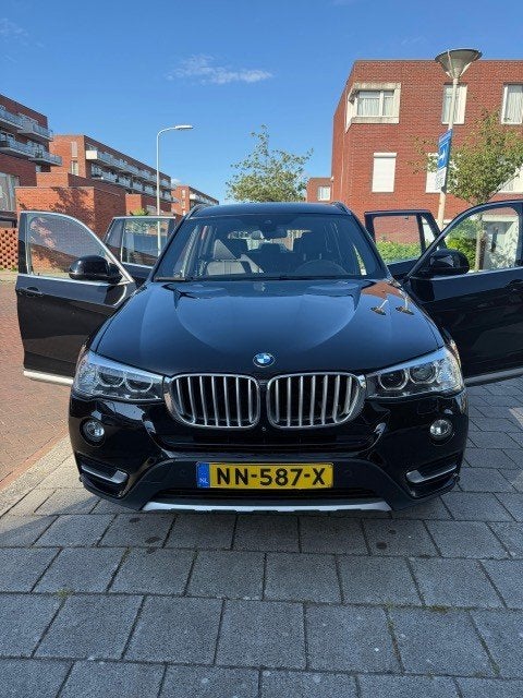 BMW X3 2.0 Sdrive 20I AUT 2017 Zwart, Auto's, Achterwielaandrijving, Zwart, 4 cilinders, 2000 kg
