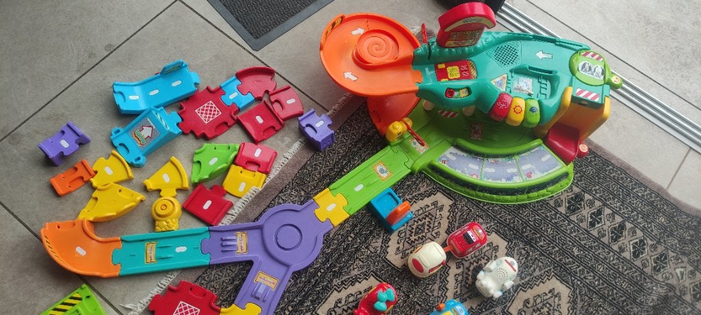 Toet toet garage, auto's en wegdelen, Kinderen en Baby's, Speelgoed | Vtech, Ophalen, Gebruikt, 2 tot 4 jaar