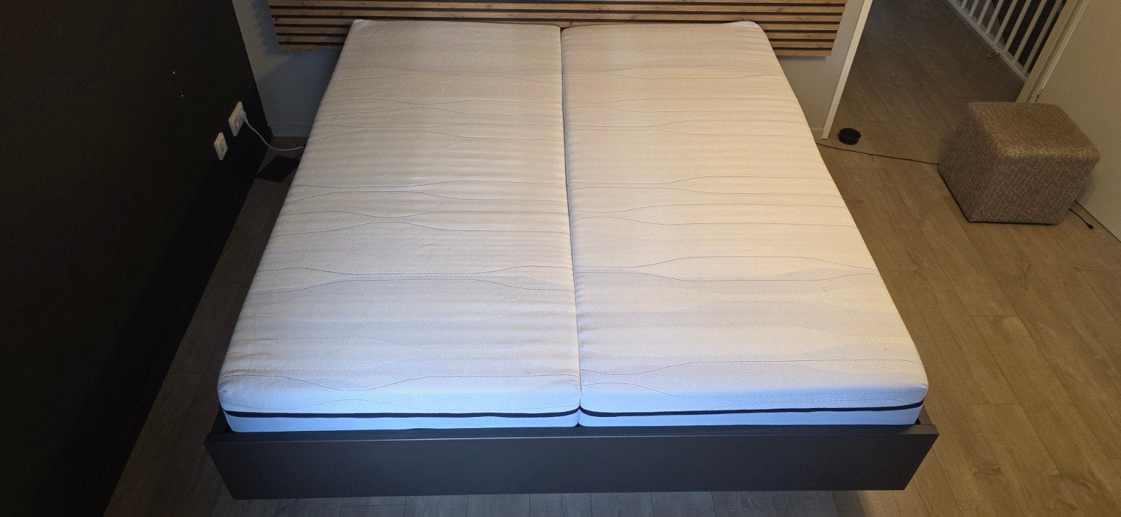 2x Elektrische lattenbodems met M-line matrassen 90x200, Ophalen, Gebruikt, 90 cm, Eenpersoons