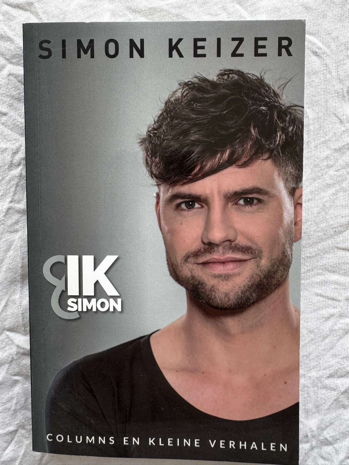 IK Simon - Columns en kleine verhalen van Simon Keizer, Boeken, Ophalen of Verzenden, Zo goed als nieuw, Eén auteur