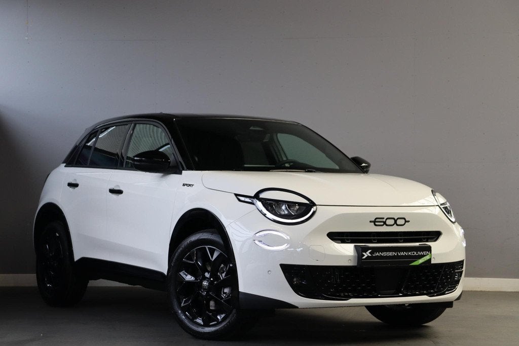 Fiat 600 1.2 Hybrid Sport 145PK / 2+6 Jaar Garantie / Voorra, Auto's, Fiat, Euro 6, 1199 cc, 620 kg, Wit
