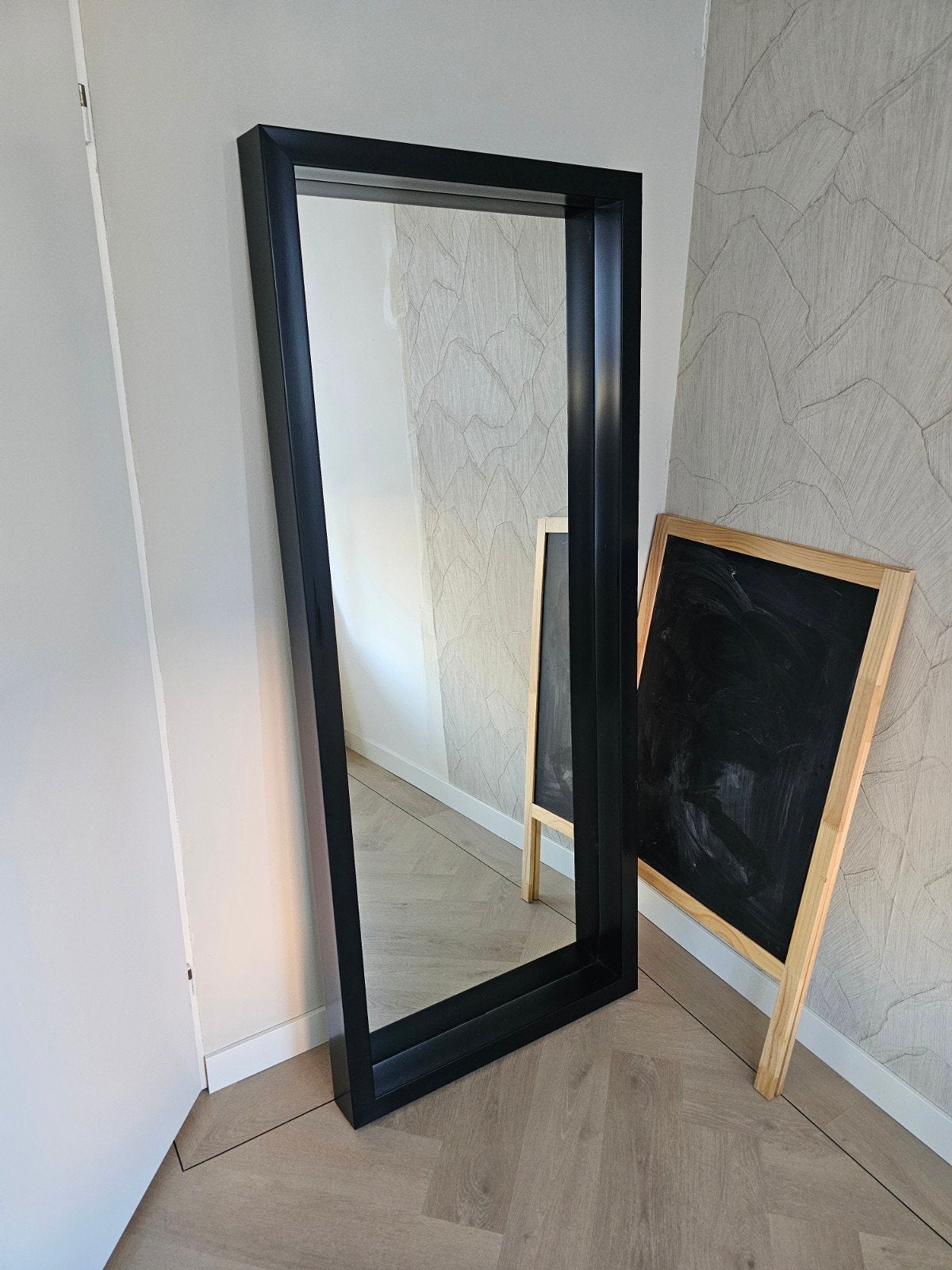 Ikea Grote zwarte spiegel met strak design, Ophalen of Verzenden, Zo goed als nieuw, 150 tot 200 cm, Rechthoekig
