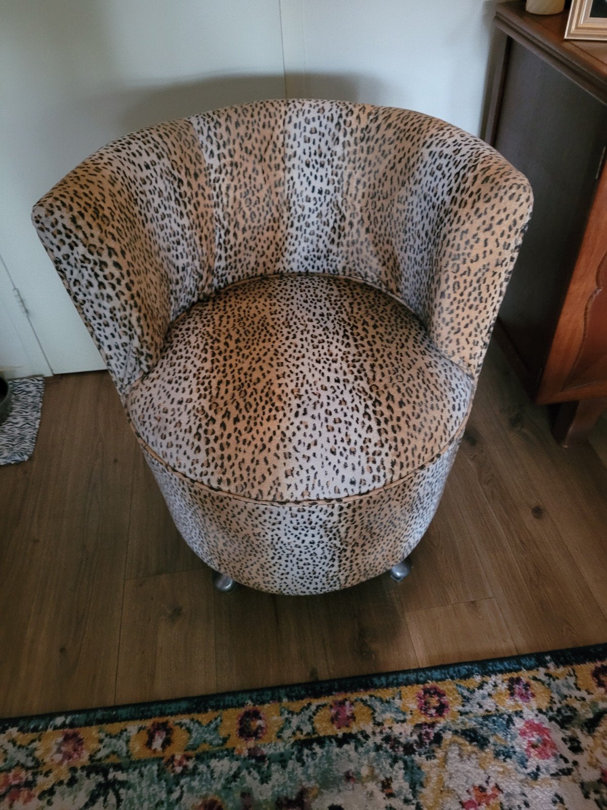 design panterstoel met mooie zilveren poten, Ophalen of Verzenden, Zo goed als nieuw, 75 tot 100 cm