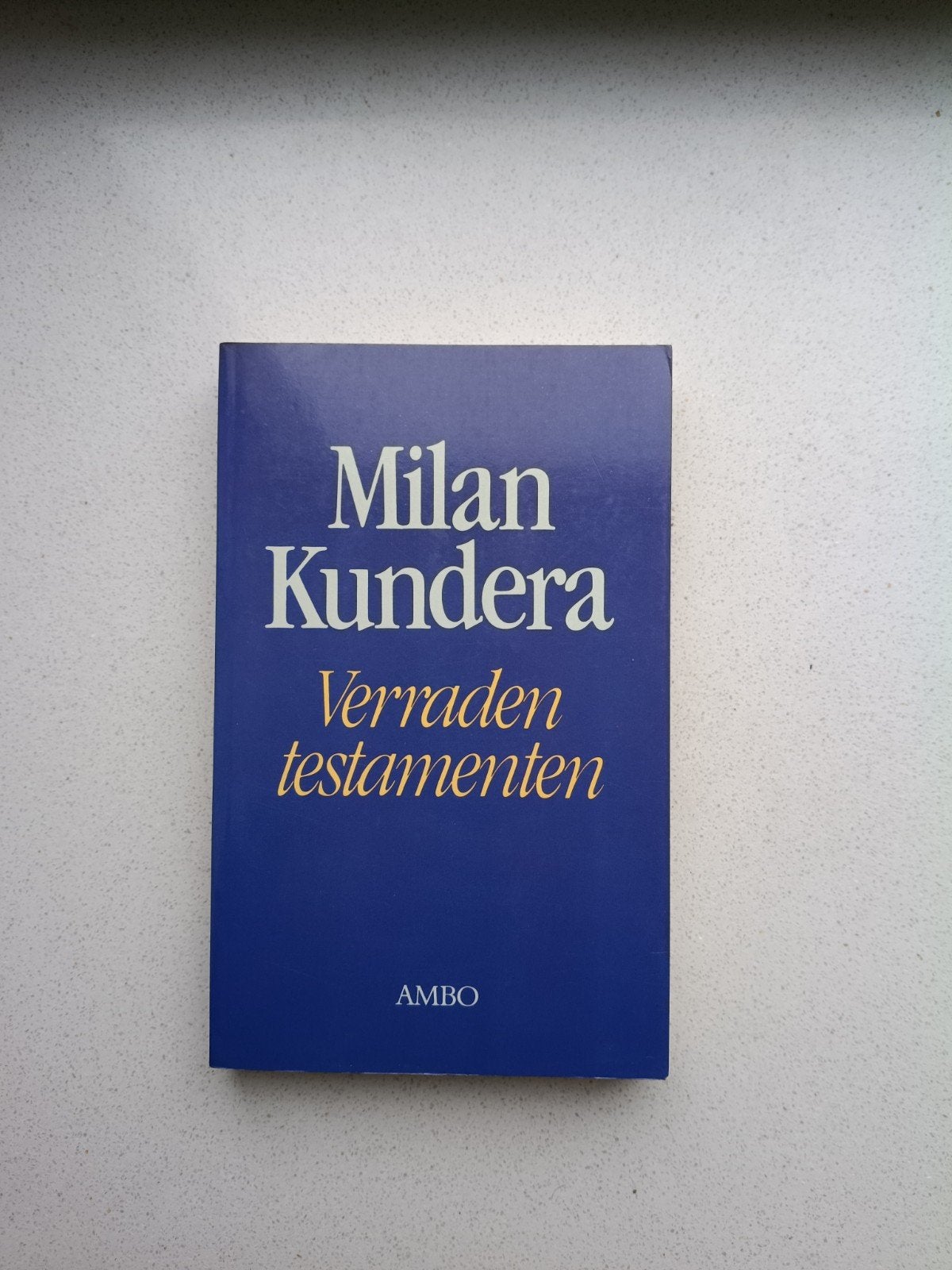 Verraden Testamenten - Milan Kundera, Ophalen of Verzenden, Gelezen