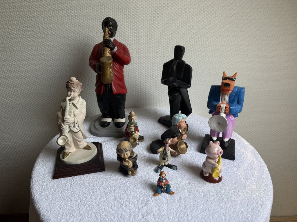 Meer dan 60 beeldjes saxofoon van groot tot klein, Verzamelen, Beelden en Beeldjes, Ophalen of Verzenden, Gebruikt, Overige typen
