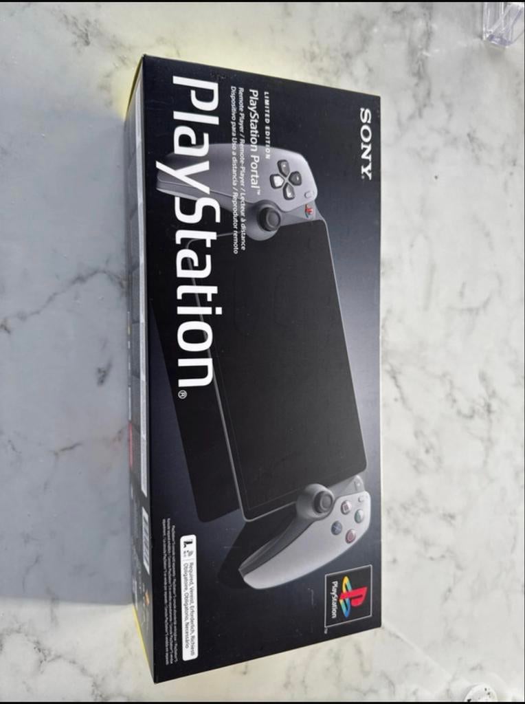 PlayStation Portal limited editie 30th, Spelcomputers en Games, Spelcomputers | Sony PlayStation 5, Ophalen of Verzenden, Nieuw
