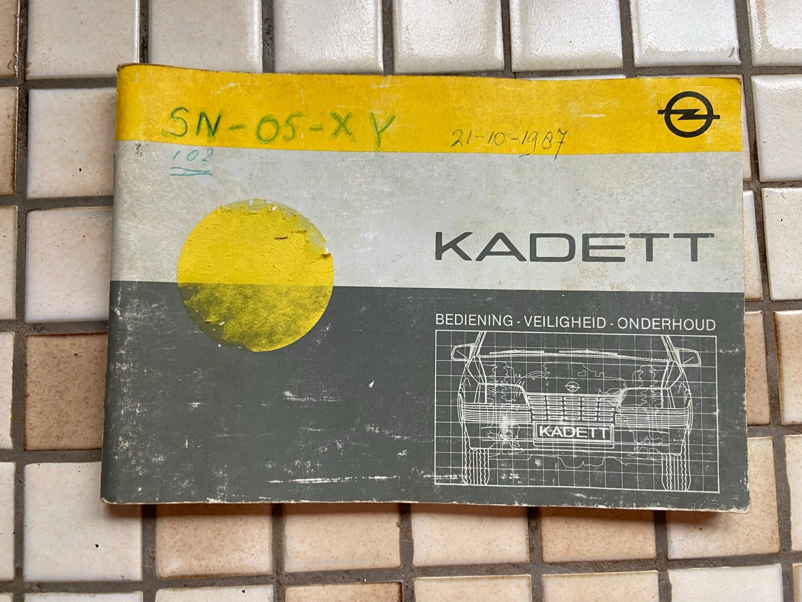 Opel Kadett E onderdelen: spiegel, radio, speakers, klokje, Ophalen of Verzenden, Gebruikt, Opel