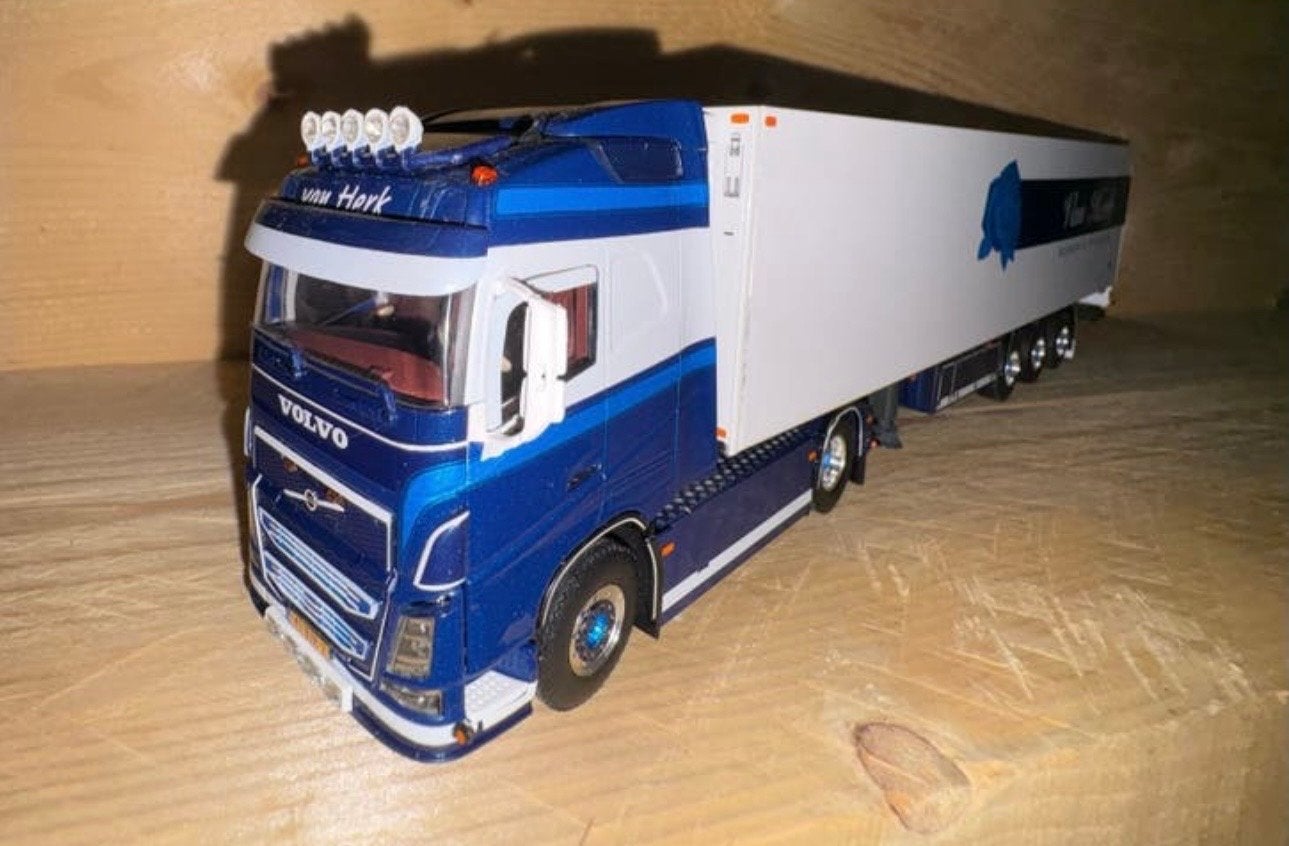 Volvo schaalmodel Van Herk met doos en certificaat, 1:32 tot 1:50, Zo goed als nieuw, Truck, Ophalen