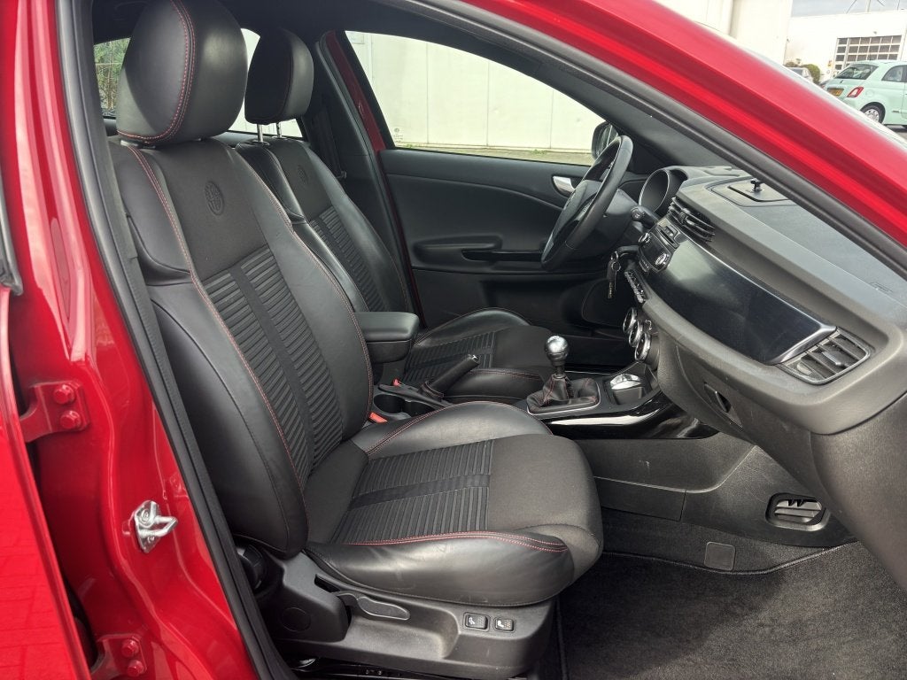 Alfa Romeo Giulietta 1.4 Turbo Turismo Climate Led Cruise St, Auto's, Alfa Romeo, Gebruikt, 4 cilinders, Leder en Stof, Origineel Nederlands